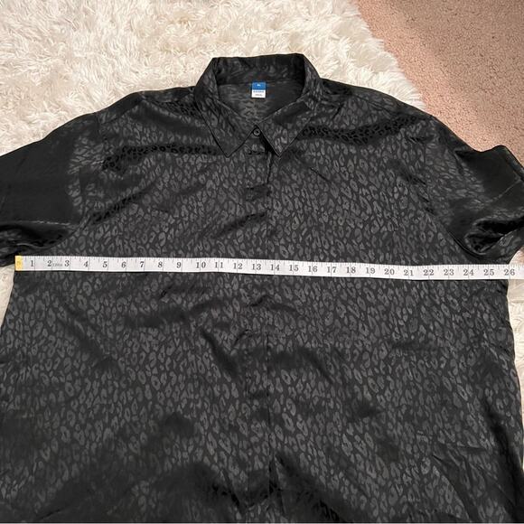 NWT Old Navy Black Textured Satin Leopard Print Button Down Shirt Size XL - Picture 8 of 9